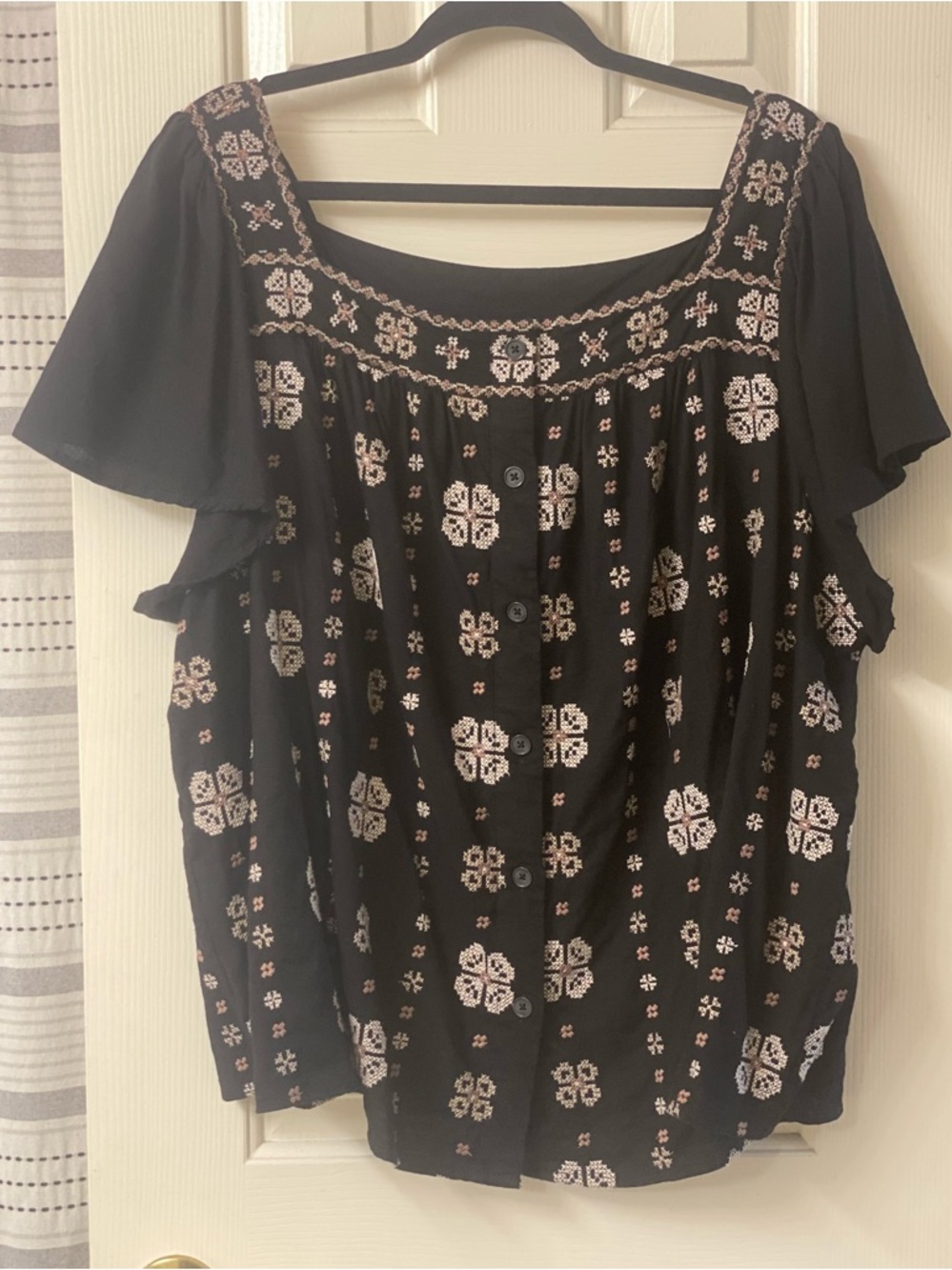 Torrid Black Embroidered Flutter-Sleeve Button Down Women’s Top Size 4